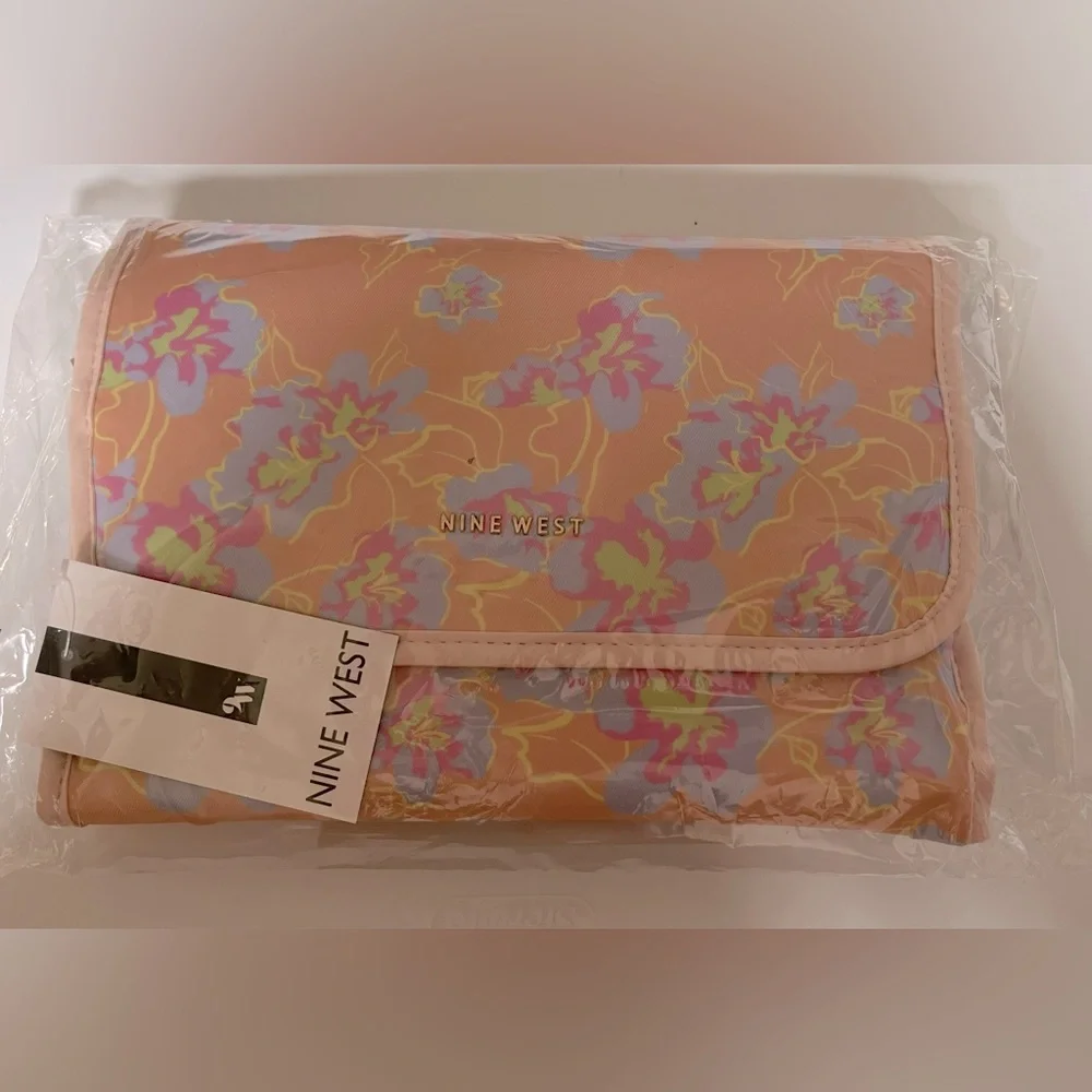 NWT Nine West Hanging Cosmetic Bag for Travel